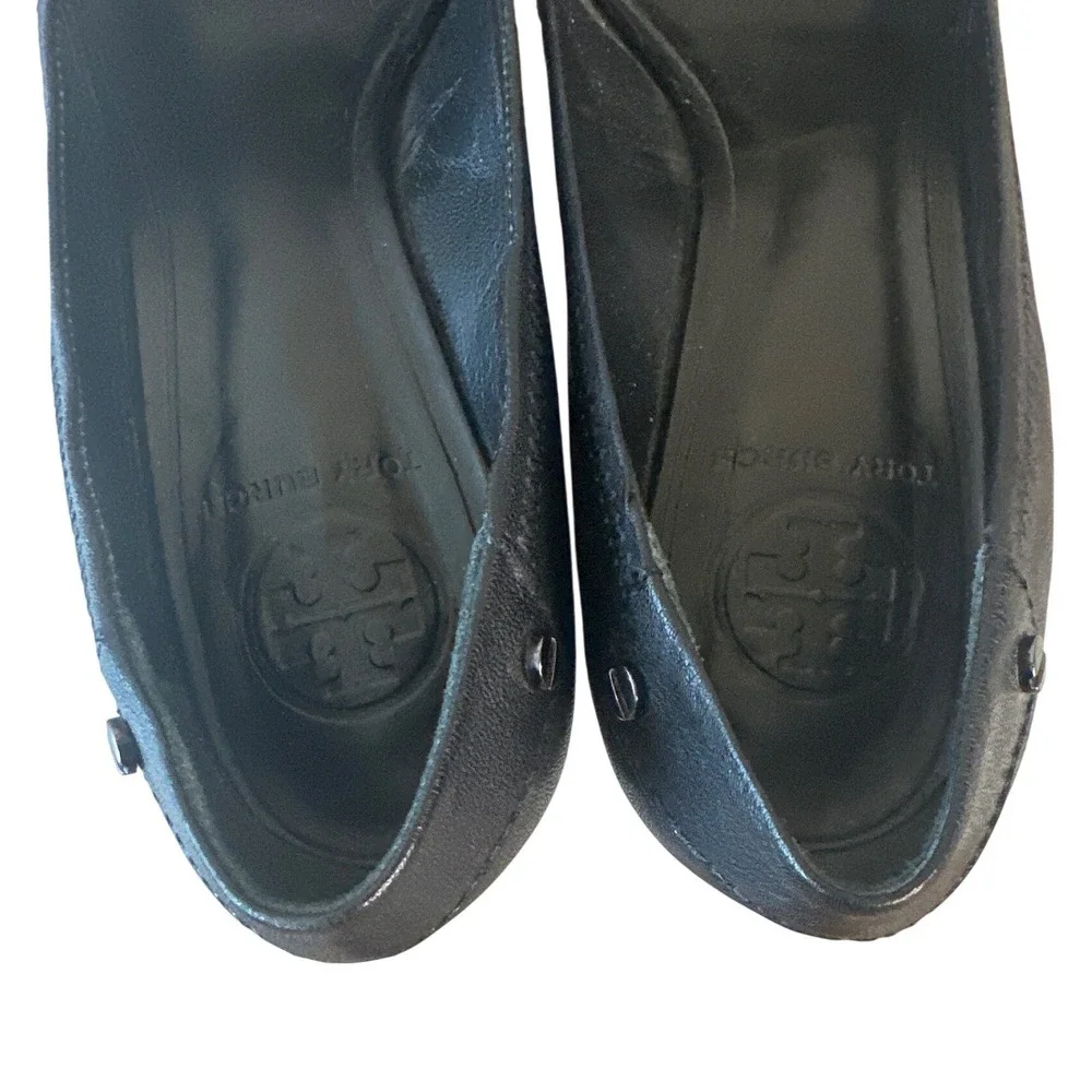 Tory Burch Black Leather Block Heel Pumps Gunmetal Logo Plaque Size 7.5‎